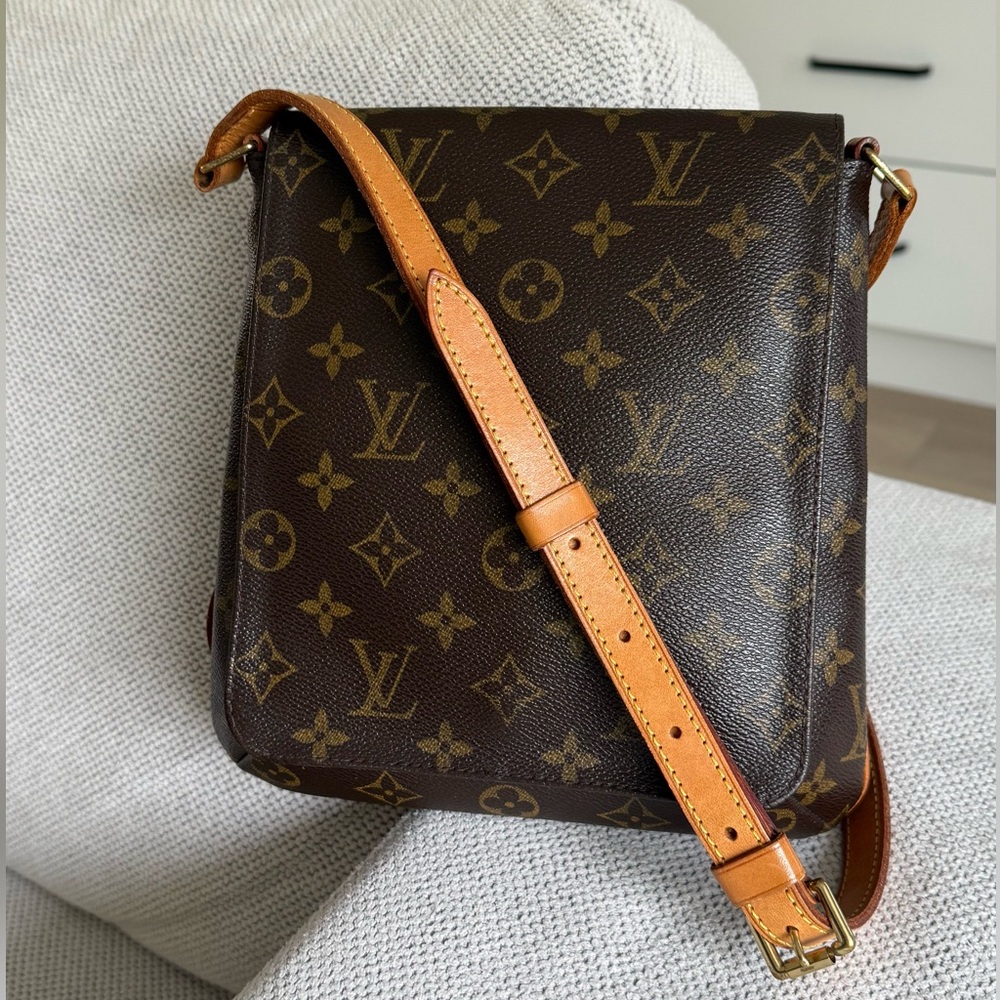 Authentic Louis Vuitton vintage monogram musette Salsa PM sling bag